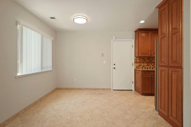 18966 Arrowhead Dr, Lockeford, CA 95237