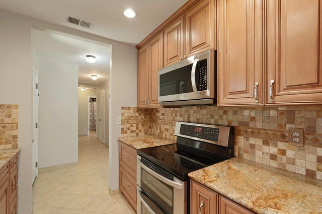 18966 Arrowhead Dr, Lockeford, CA 95237