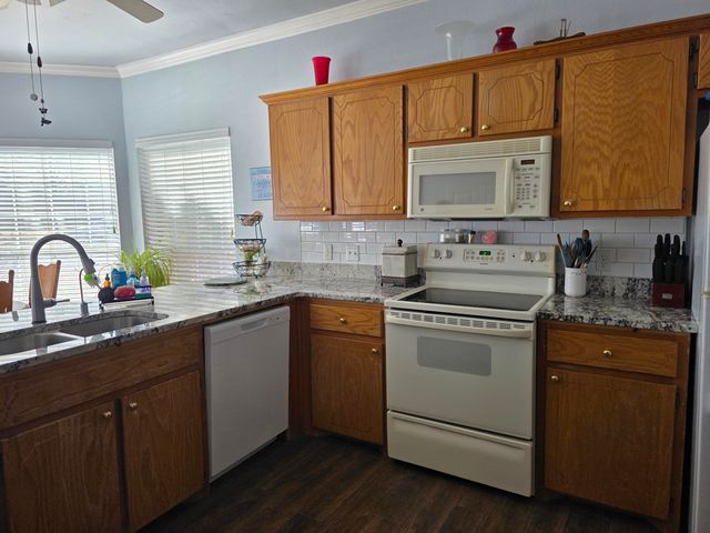 1007 Avenue J, Abernathy, TX 79311