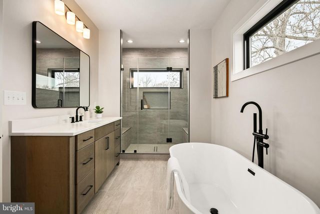 126 S HIGHLAND ST, Arlington, VA 22204