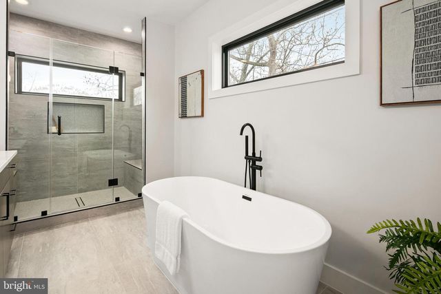 126 S HIGHLAND ST, Arlington, VA 22204