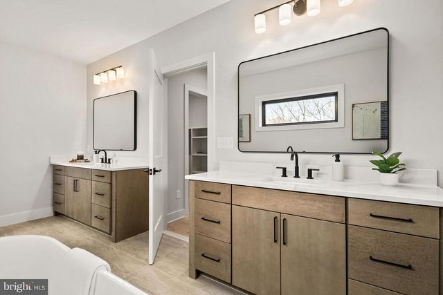 126 S HIGHLAND ST, Arlington, VA 22204