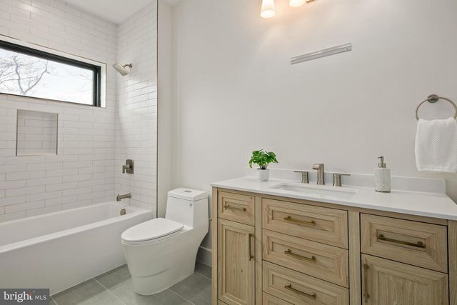 126 S HIGHLAND ST, Arlington, VA 22204