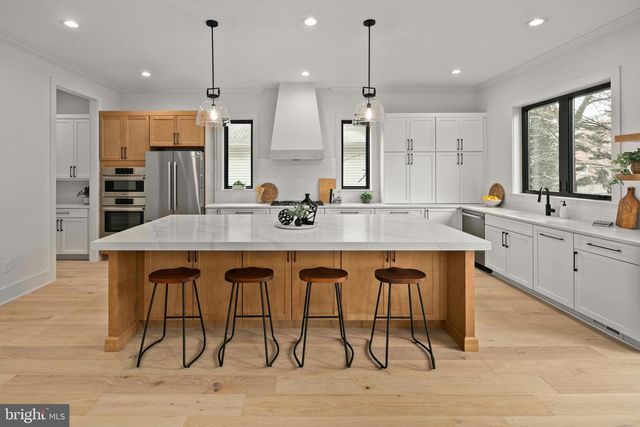 126 S HIGHLAND ST, Arlington, VA 22204