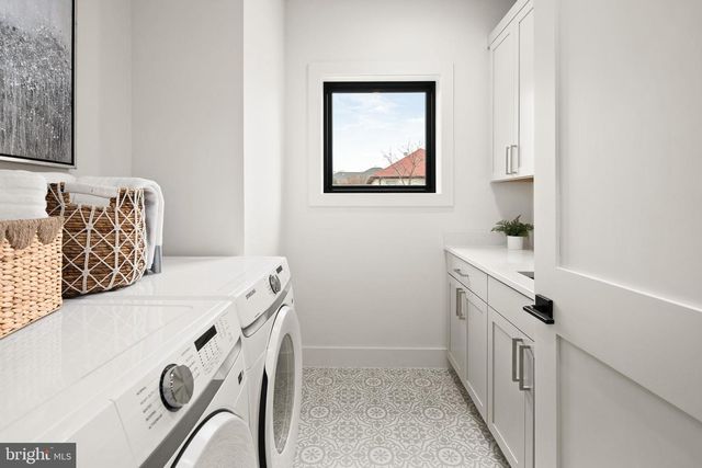 126 S HIGHLAND ST, Arlington, VA 22204