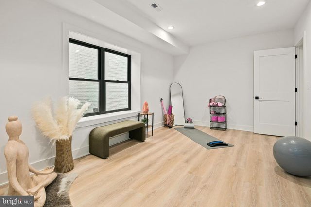 126 S HIGHLAND ST, Arlington, VA 22204