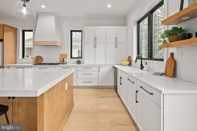 126 S HIGHLAND ST, Arlington, VA 22204