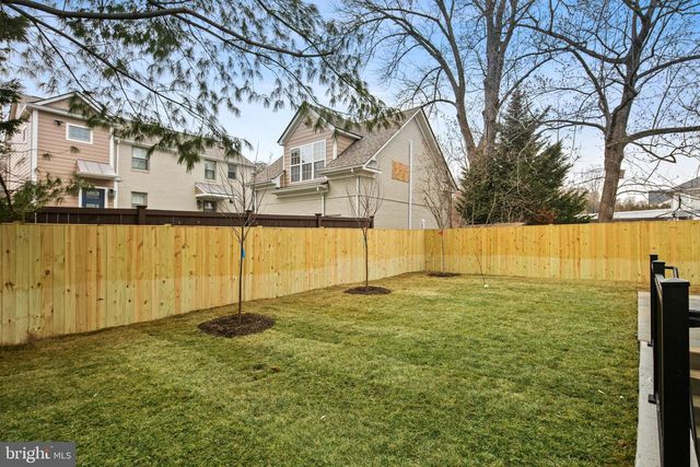 126 S HIGHLAND ST, Arlington, VA 22204