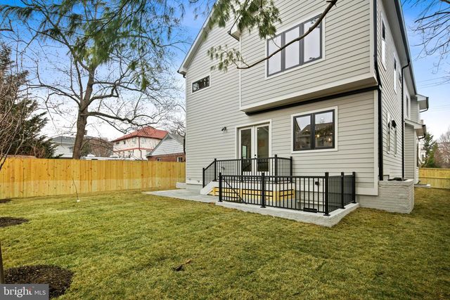 126 S HIGHLAND ST, Arlington, VA 22204