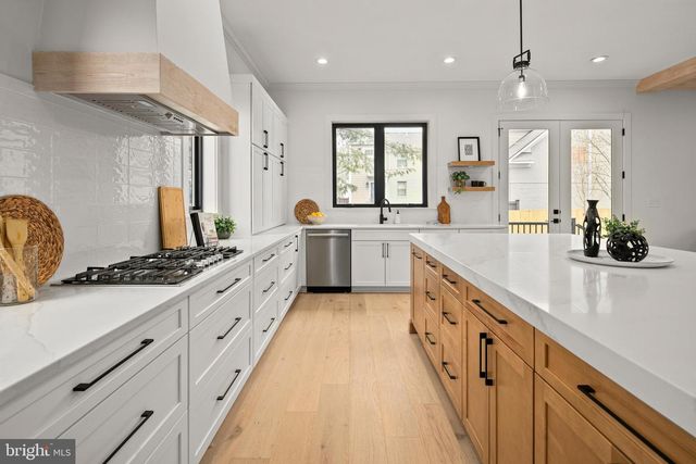 126 S HIGHLAND ST, Arlington, VA 22204