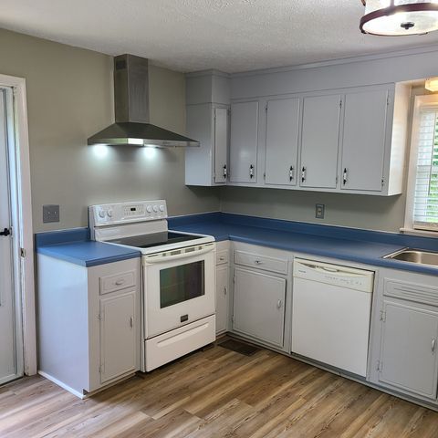 4936 Rock House Rd, Portland, TN 37148