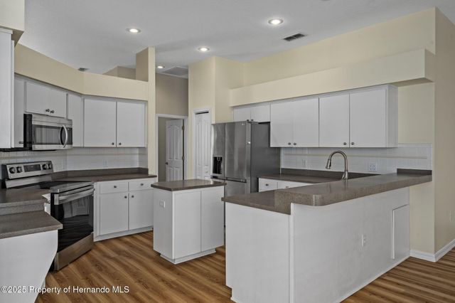 9376 Bearwalk Path, Weeki Wachee, FL 34613