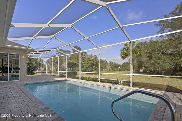 9376 Bearwalk Path, Weeki Wachee, FL 34613