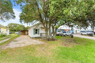 109 S Verne St, Rockport, TX 78382