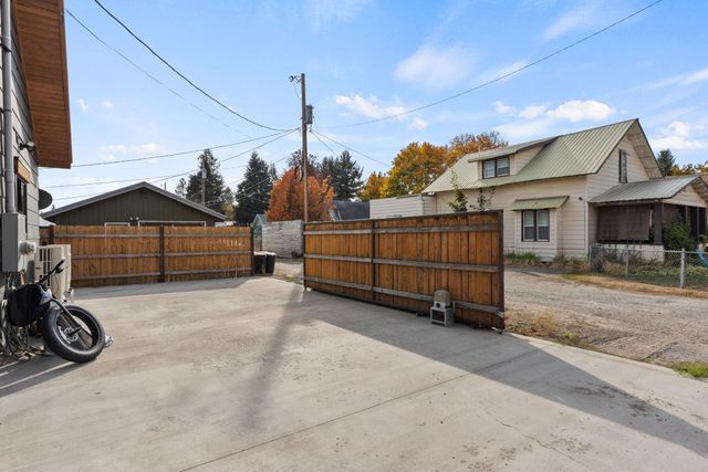 101 S Scott Ave, Newport, WA 99156