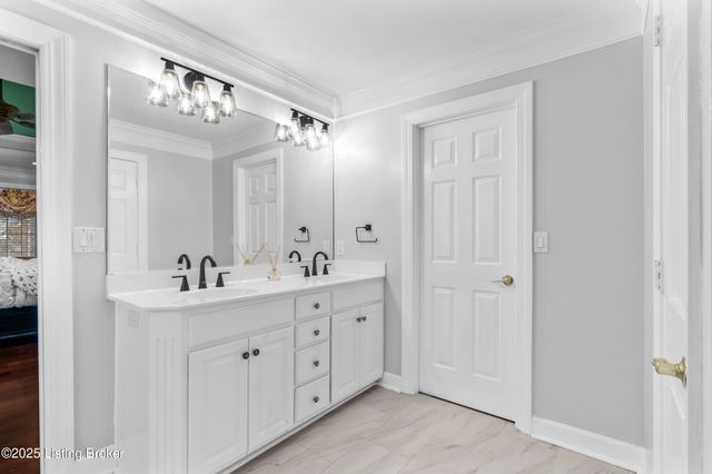 13104 Willow Forest Dr, Louisville, KY 40245