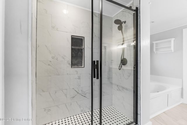 13104 Willow Forest Dr, Louisville, KY 40245