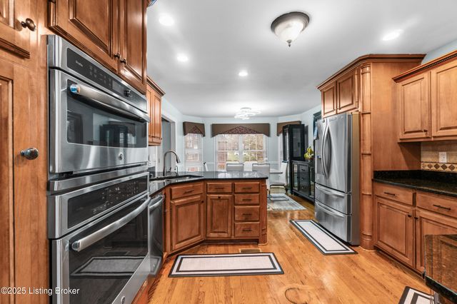 13104 Willow Forest Dr, Louisville, KY 40245