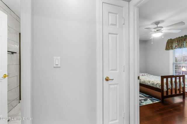 13104 Willow Forest Dr, Louisville, KY 40245