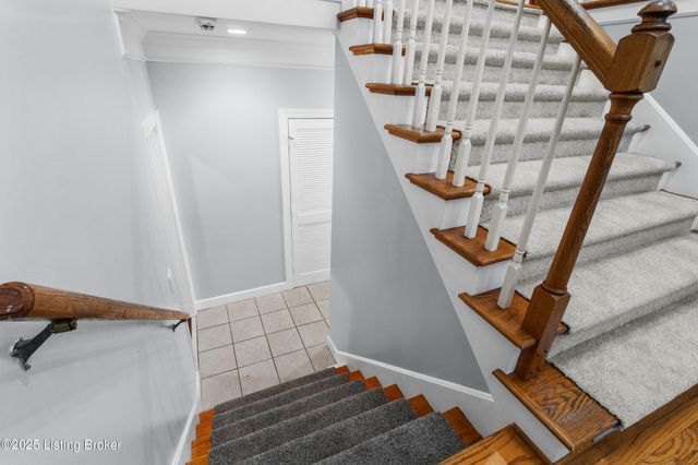 13104 Willow Forest Dr, Louisville, KY 40245