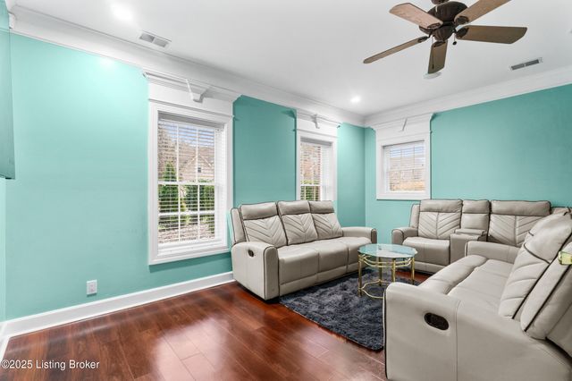 13104 Willow Forest Dr, Louisville, KY 40245