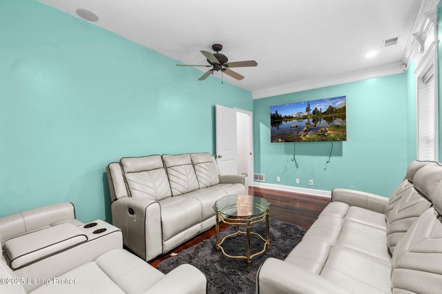 13104 Willow Forest Dr, Louisville, KY 40245