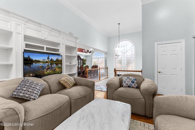 13104 Willow Forest Dr, Louisville, KY 40245