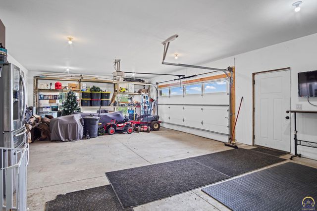 1714 SE Herschell RD, Tecumseh, KS 66542