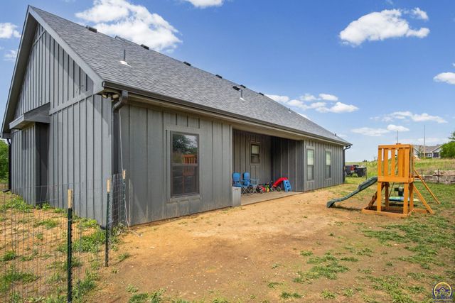 1714 SE Herschell RD, Tecumseh, KS 66542