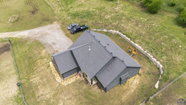 1714 SE Herschell RD, Tecumseh, KS 66542