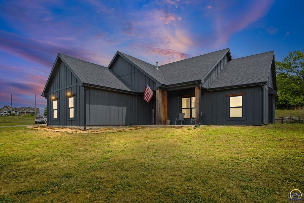 1714 SE Herschell RD, Tecumseh, KS 66542