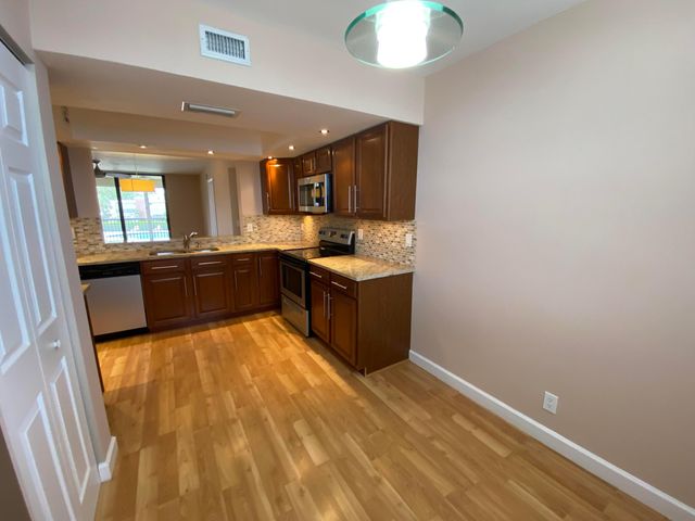 7365 NW 18 Street 202, Margate, FL 33063