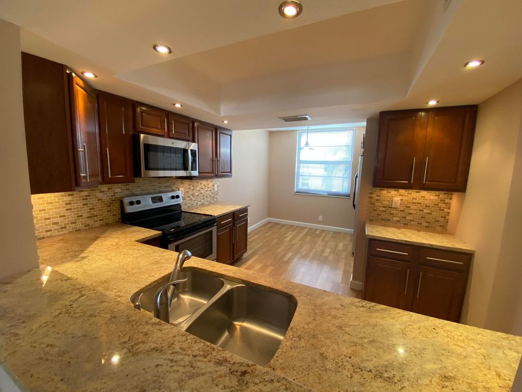 7365 NW 18 Street 202, Margate, FL 33063