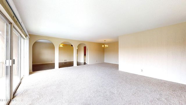 252 SHADOW MOUNTAIN Drive, E7, El Paso, TX 79912