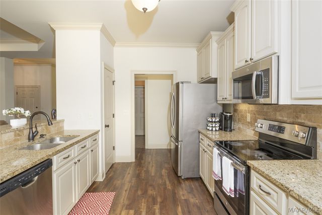 54 Sunnybrook Drive, Deatsville, AL 36022