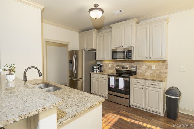 54 Sunnybrook Drive, Deatsville, AL 36022