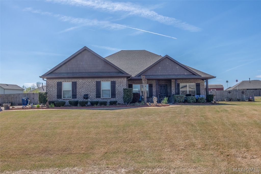 54 Sunnybrook Drive, Deatsville, AL 36022