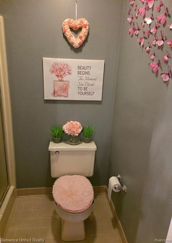 10228 Nancys Boulevard 40, Grosse Ile, MI 48138