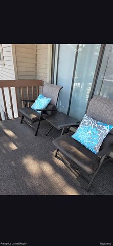 10228 Nancys Boulevard 40, Grosse Ile, MI 48138