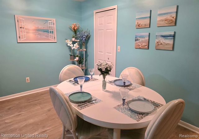 10228 Nancys Boulevard 40, Grosse Ile, MI 48138