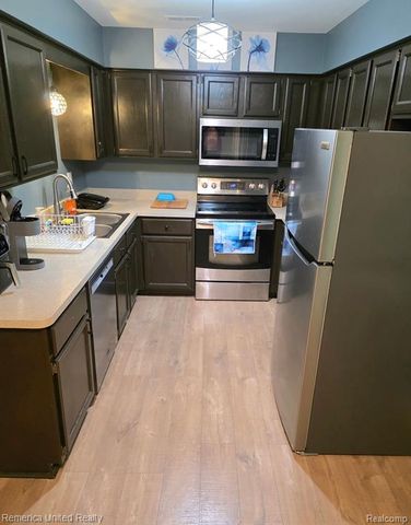 10228 Nancys Boulevard 40, Grosse Ile, MI 48138