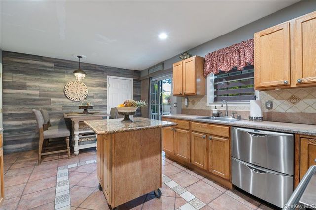 502 Martha Avenue, Bellport, NY 11713