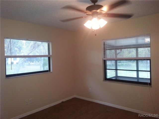 100 E Knightsbridge Place, Lecanto, FL 34461