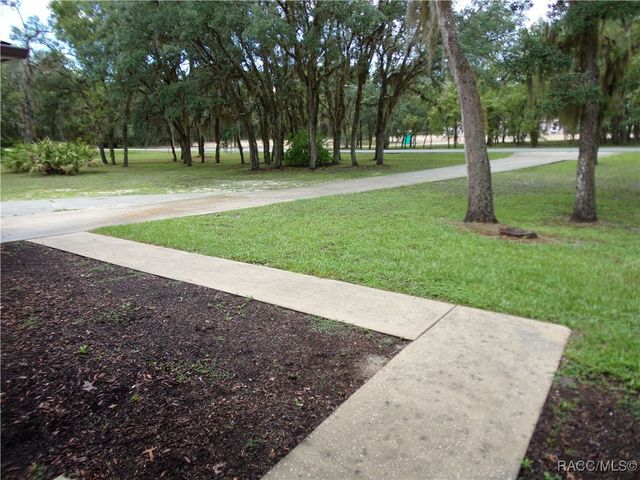 100 E Knightsbridge Place, Lecanto, FL 34461