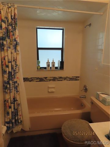 100 E Knightsbridge Place, Lecanto, FL 34461