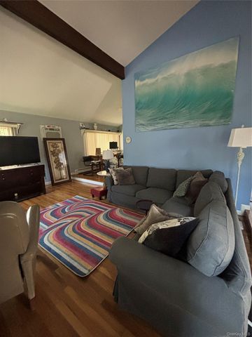 17 Columbine Avenue S, Hampton Bays, NY 11946