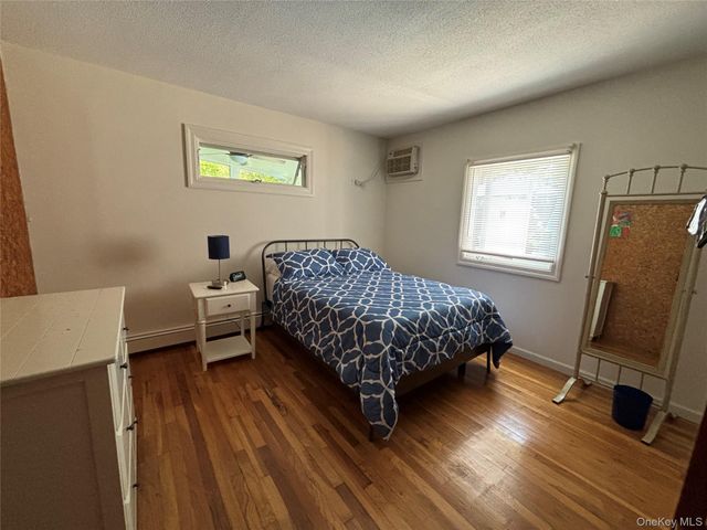 17 Columbine Avenue S, Hampton Bays, NY 11946