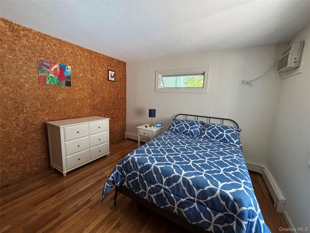 17 Columbine Avenue S, Hampton Bays, NY 11946