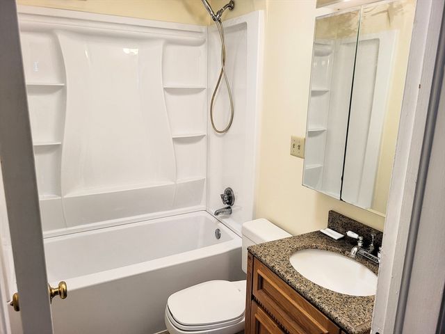 15 Warren St, Southbridge, MA 01550
