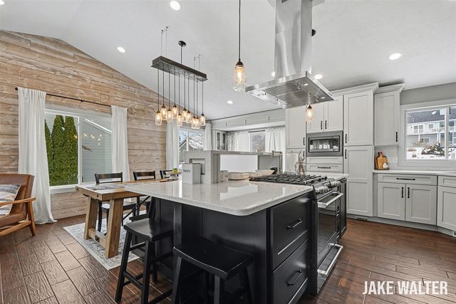 5314 S Silverstone Drive, Comstock Park, MI 49321